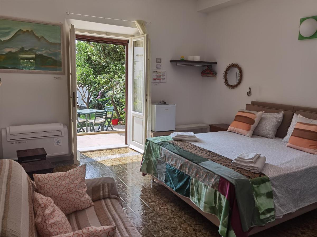 Il Giardino Di Tatiana Rooms & Breakfast La Maddalena  Exteriér fotografie